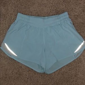 NWOT lululemon hotty hot shorts 4”